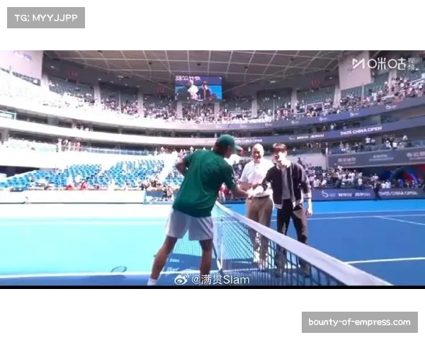 小球迷激动落泪亲历中国赛圆梦时刻与偶像布克真情互动感动全场